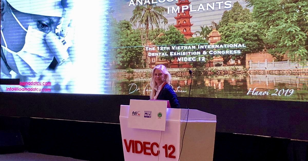 Sul palco del 12° Congresso Internazionale ed Esposizione del Vietnam